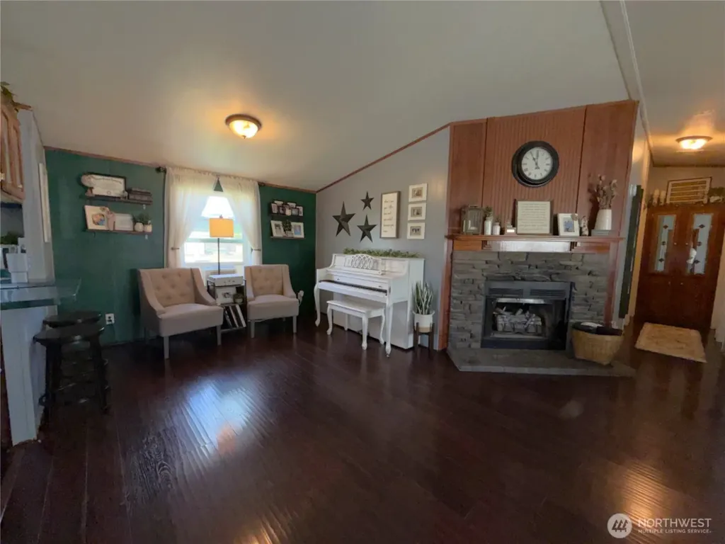 27 Heron Loop Republic WA 99166