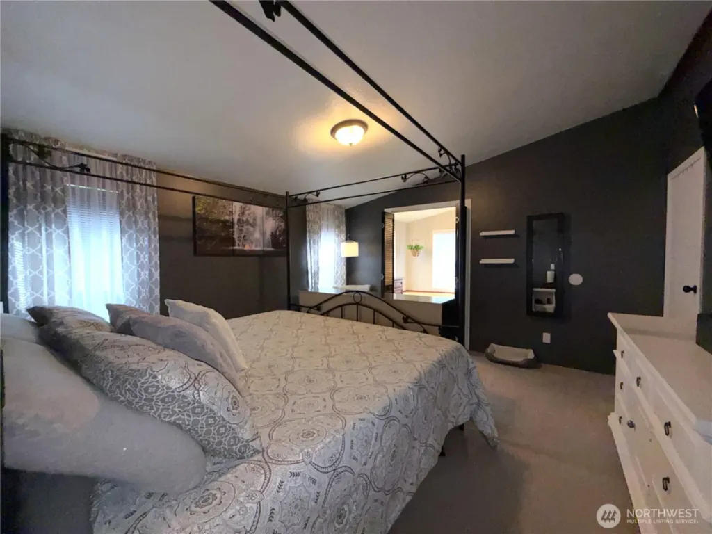 27 Heron Loop Republic WA 99166