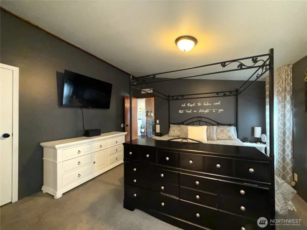 27 Heron Loop Republic WA 99166