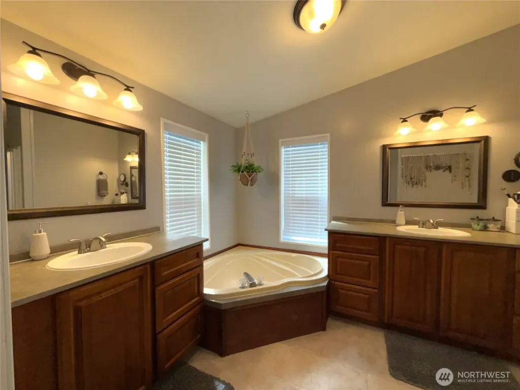 27 Heron Loop Republic WA 99166