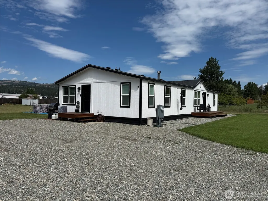 27 Heron Loop Republic WA 99166