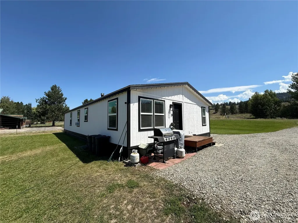 27 Heron Loop Republic WA 99166