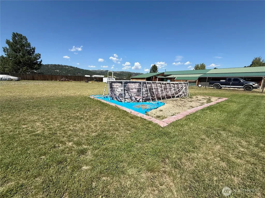 27 Heron Loop Republic WA 99166