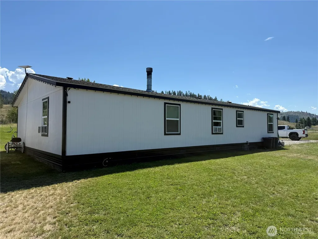 27 Heron Loop Republic WA 99166