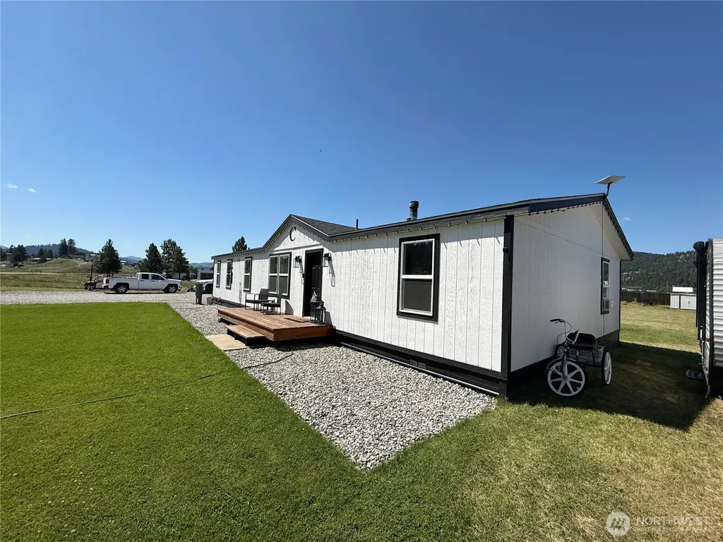 27 Heron Loop Republic WA 99166