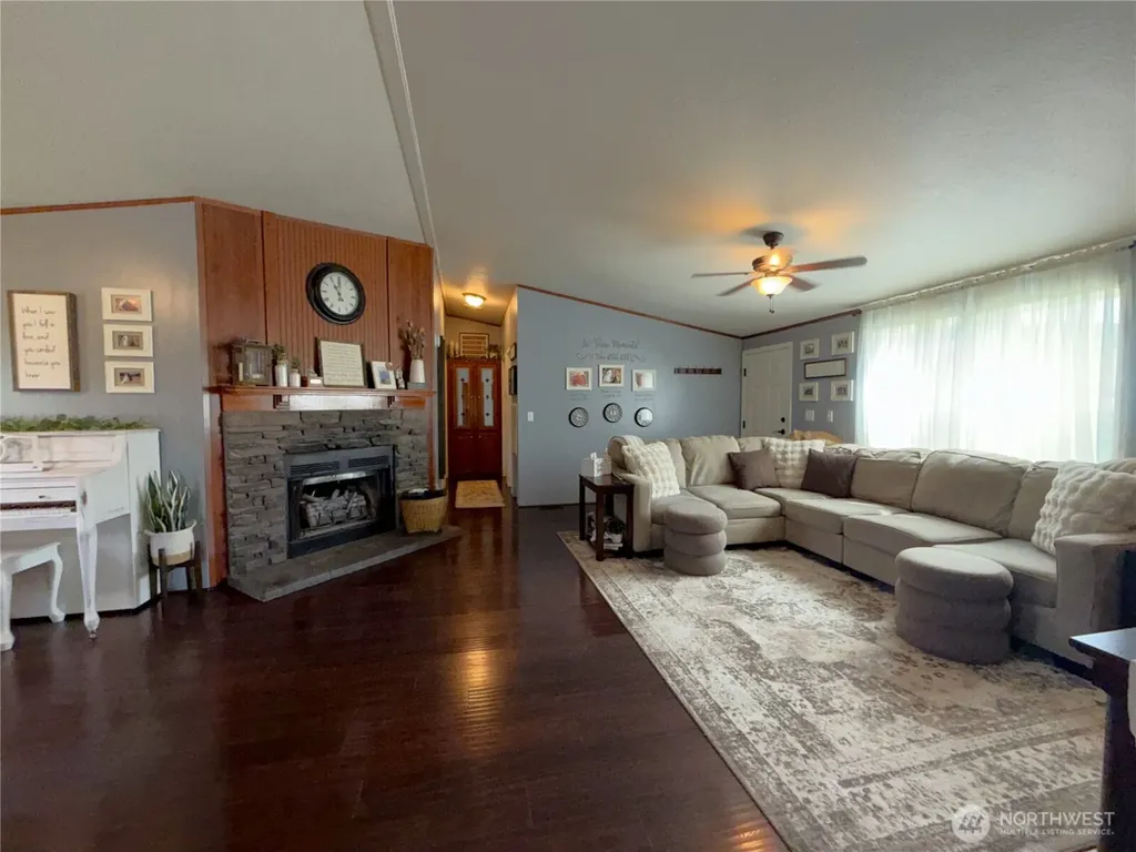 27 Heron Loop Republic WA 99166