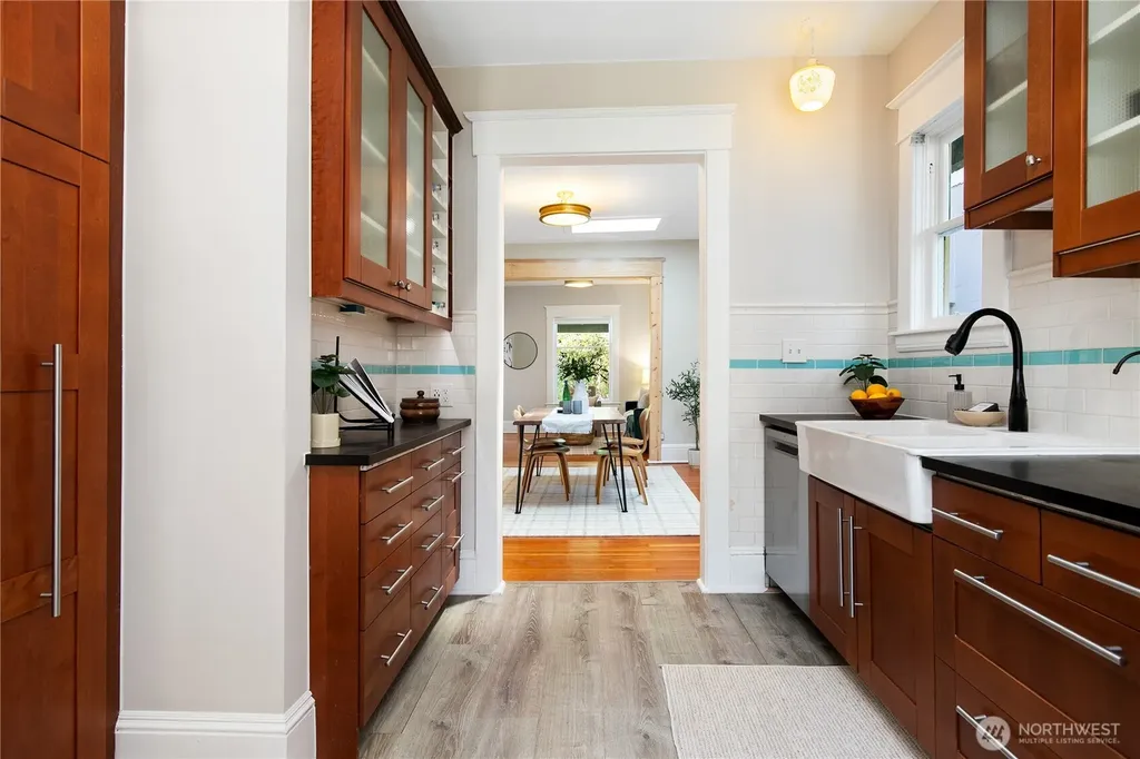 807 27th Avenue Seattle WA 98122