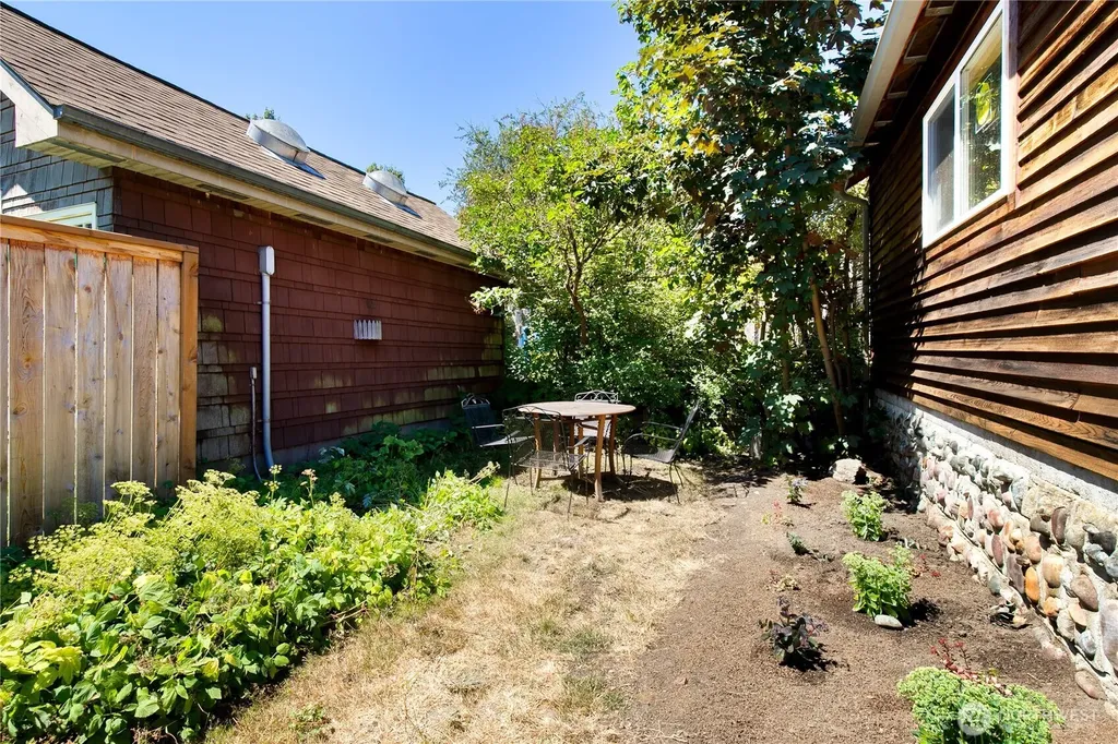 807 27th Avenue Seattle WA 98122