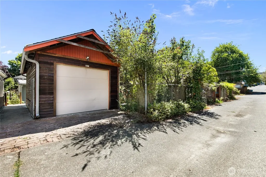 807 27th Avenue Seattle WA 98122