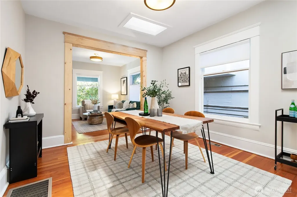 807 27th Avenue Seattle WA 98122