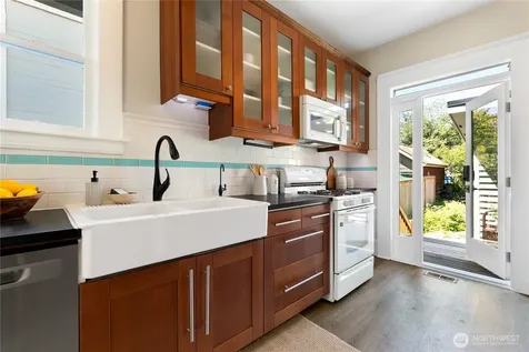 807 27th Avenue Seattle WA 98122