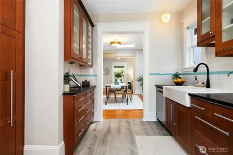 807 27th Avenue Seattle WA 98122