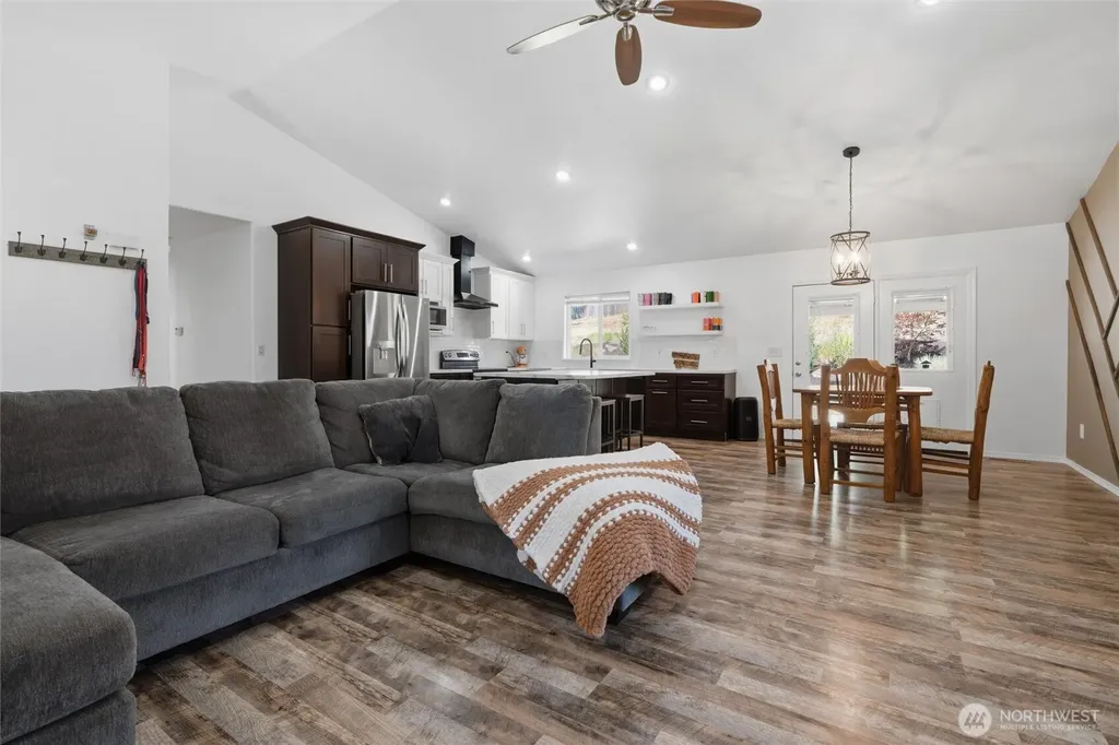 12847 Bear Lake Drive SW Port Orchard WA 98367