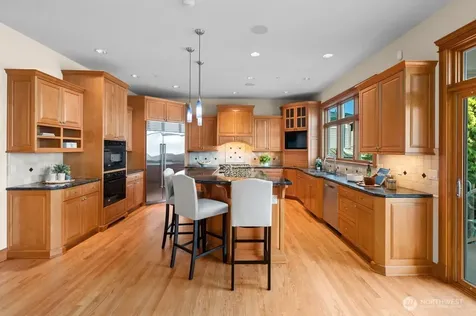 454 W Lake Sammamish Parkway NE Bellevue WA 98008