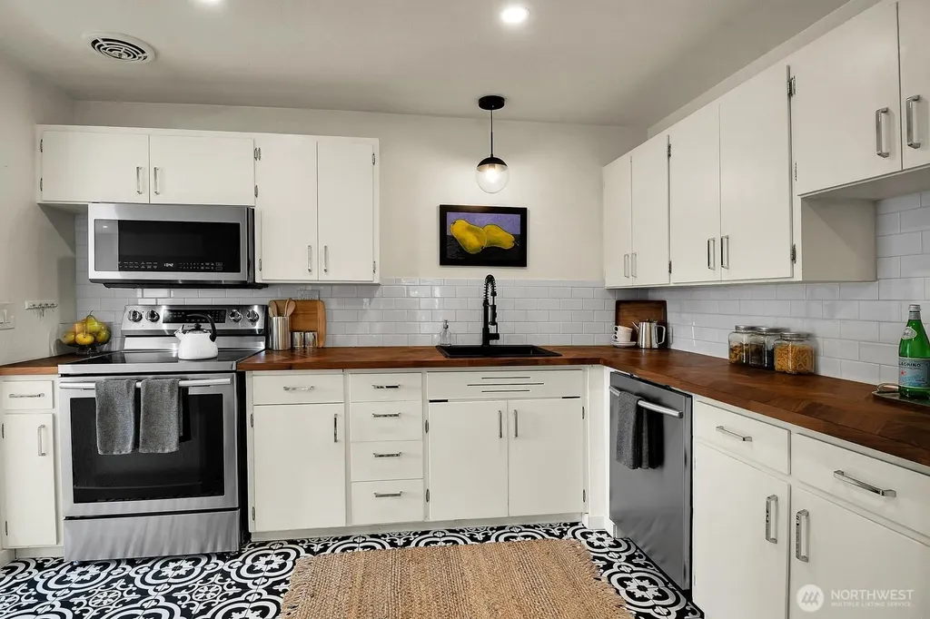 2353 Federal Avenue E Seattle WA 98102