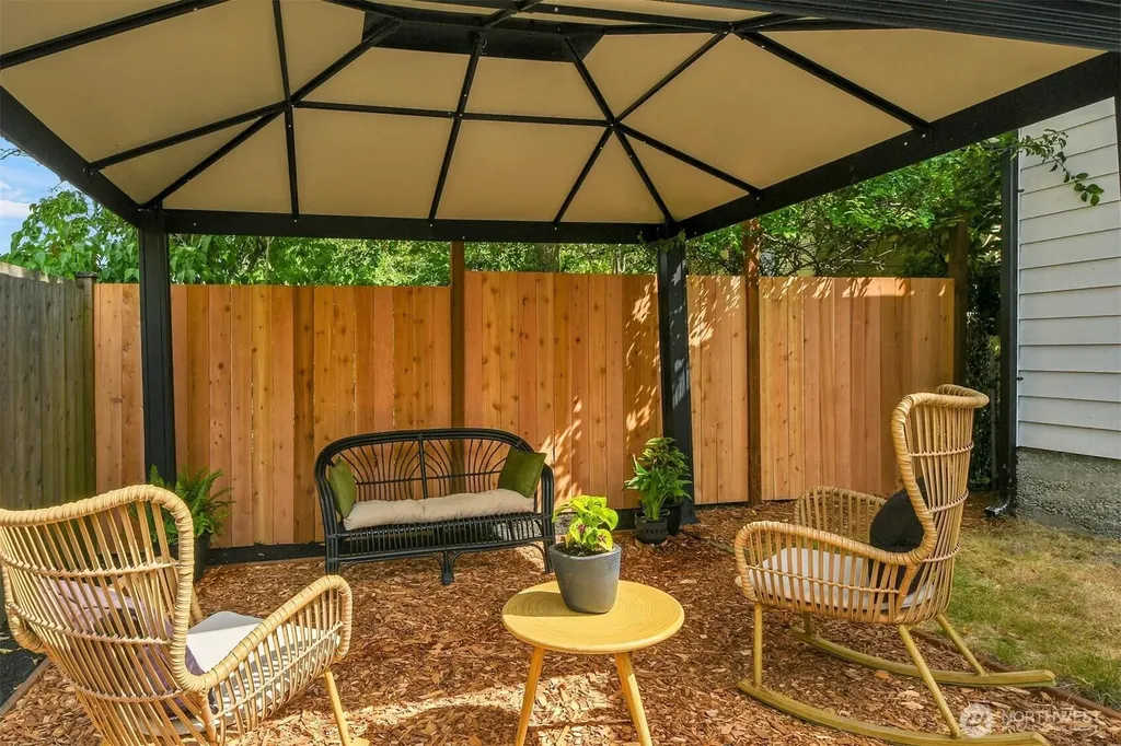 2353 Federal Avenue E Seattle WA 98102