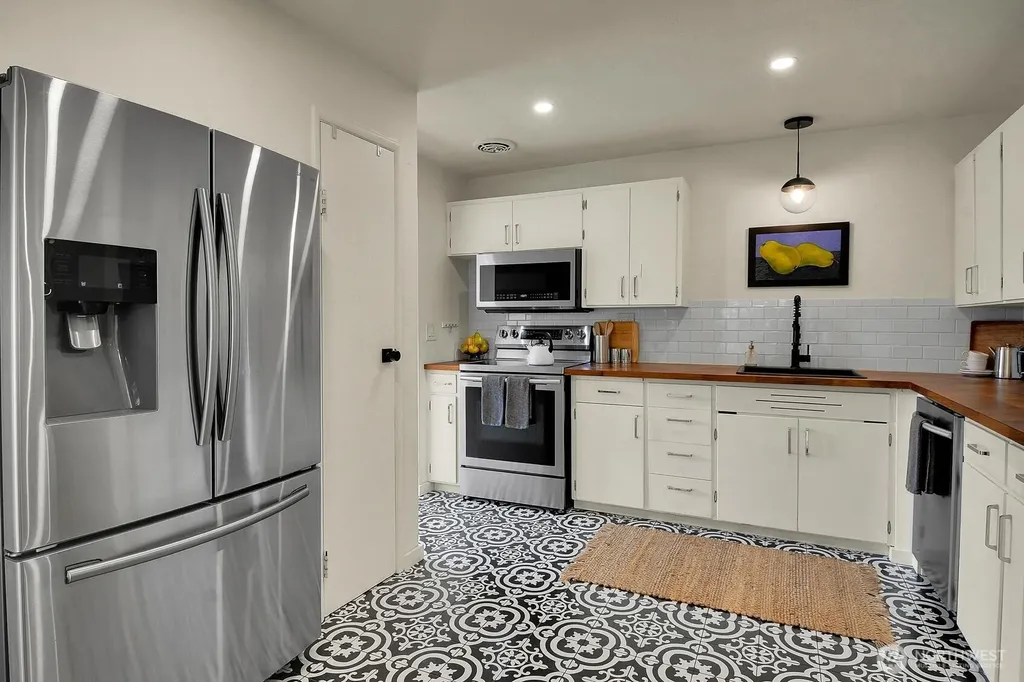2353 Federal Avenue E Seattle WA 98102