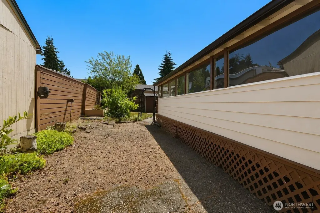 15905 Highway 99 Lynnwood WA 98087