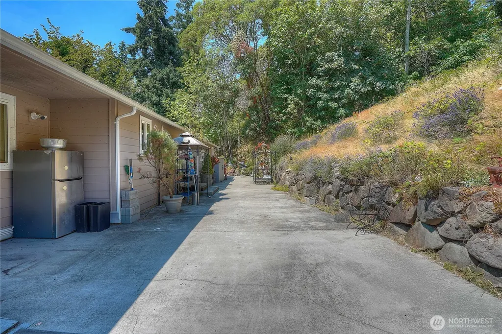 6517 12th Street E Fife WA 98424