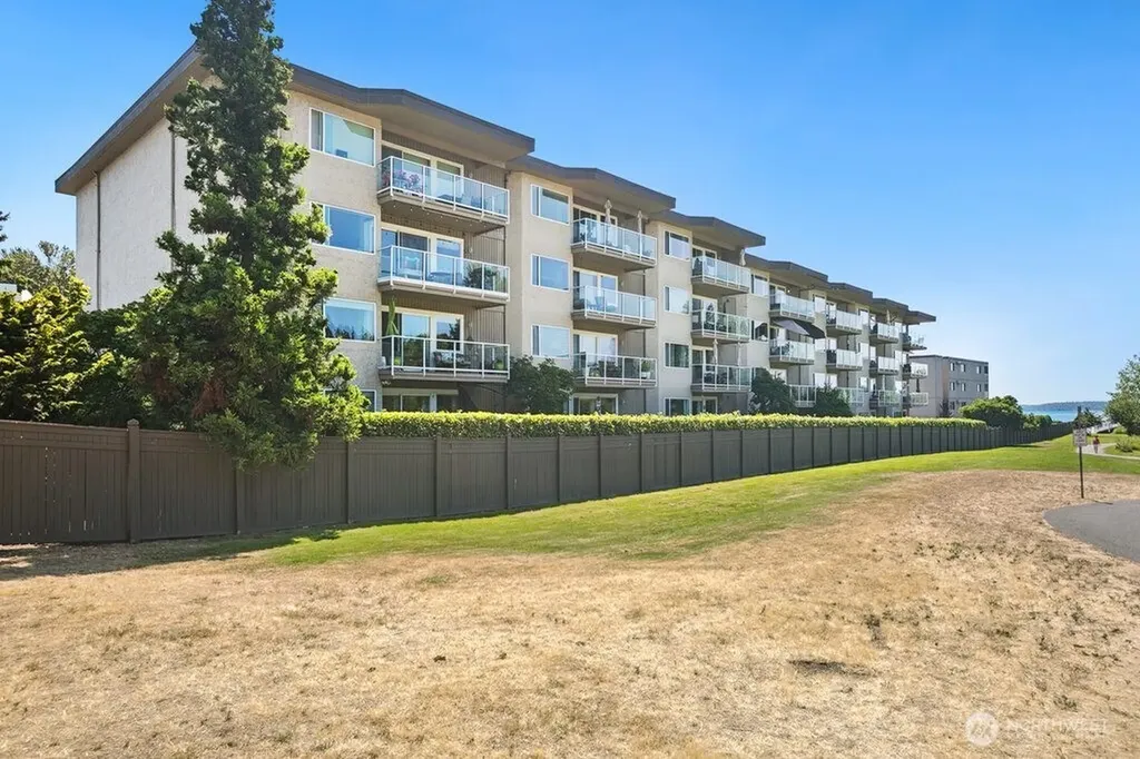 9715 NE Juanita Drive Kirkland WA 98034
