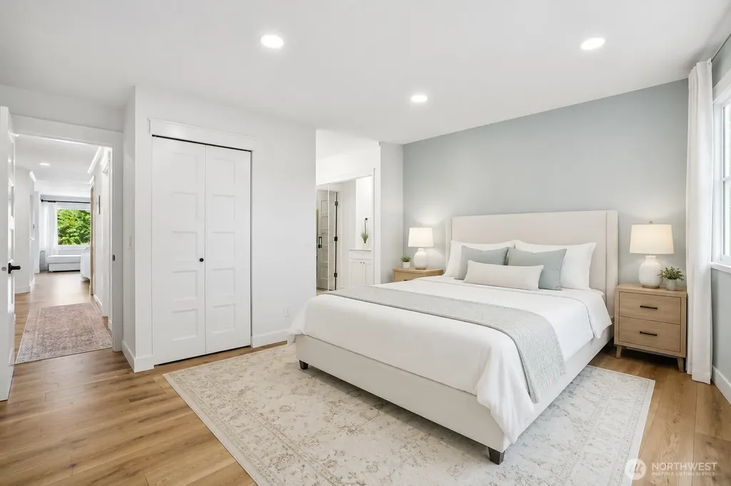 9715 NE Juanita Drive Kirkland WA 98034