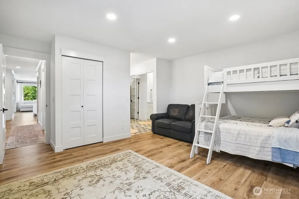 9715 NE Juanita Drive Kirkland WA 98034