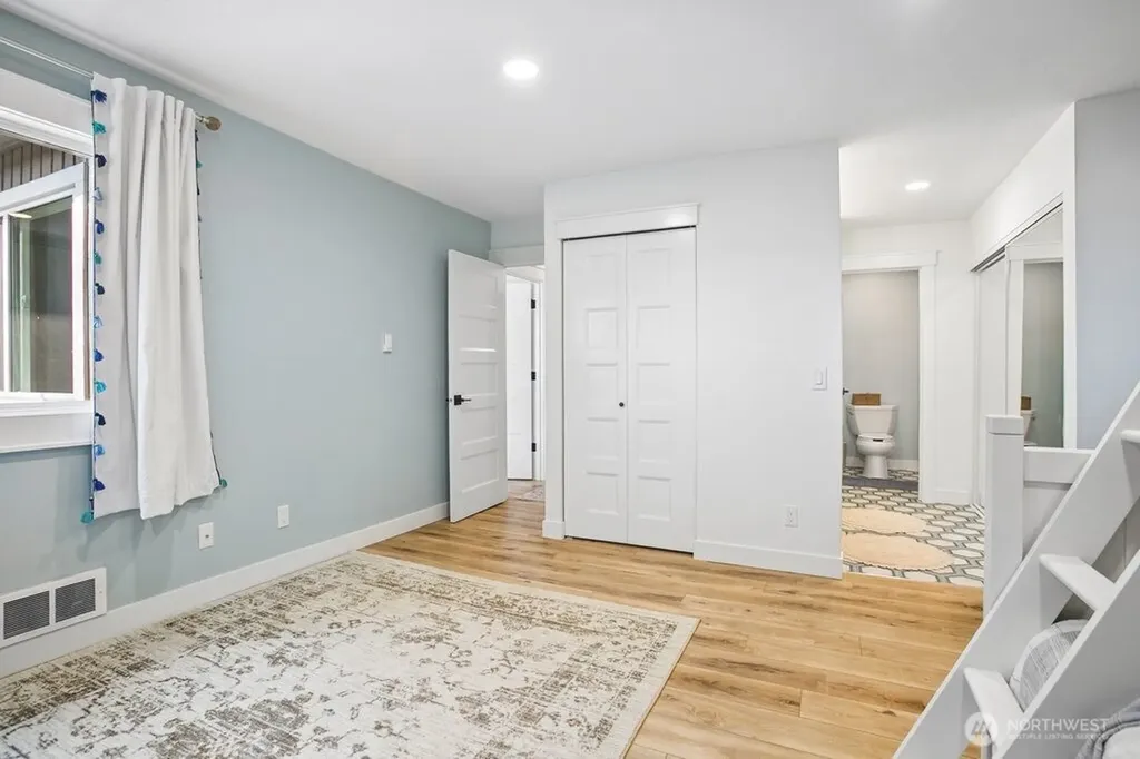 9715 NE Juanita Drive Kirkland WA 98034