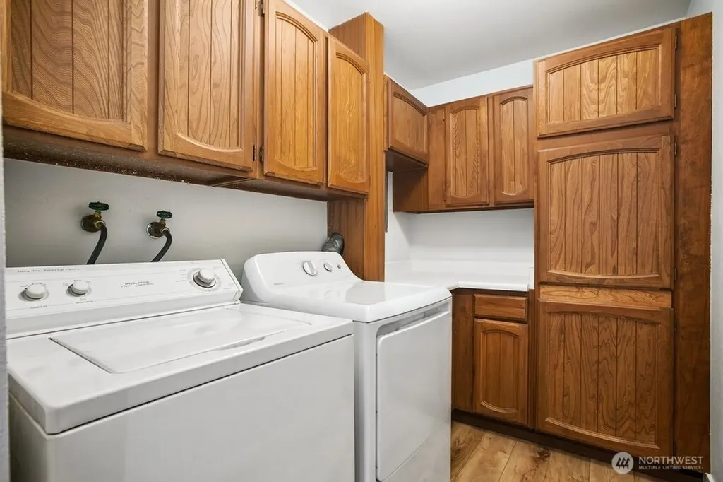 9715 NE Juanita Drive Kirkland WA 98034