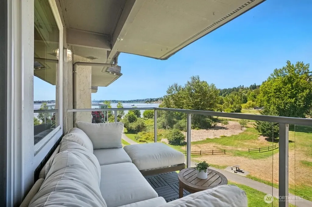 9715 NE Juanita Drive Kirkland WA 98034