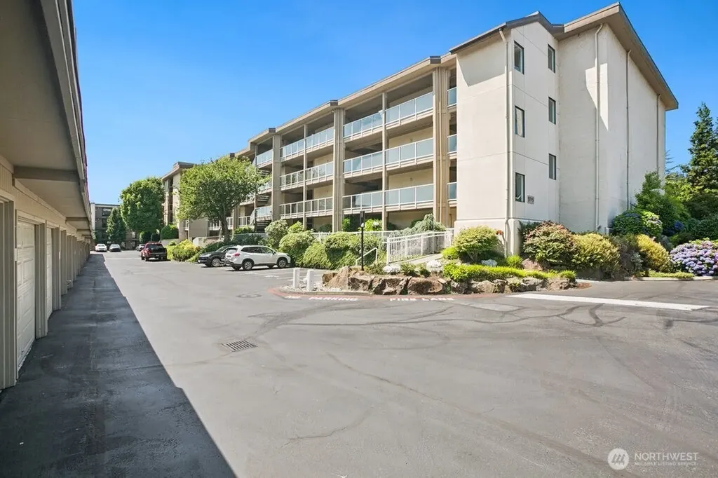 9715 NE Juanita Drive Kirkland WA 98034