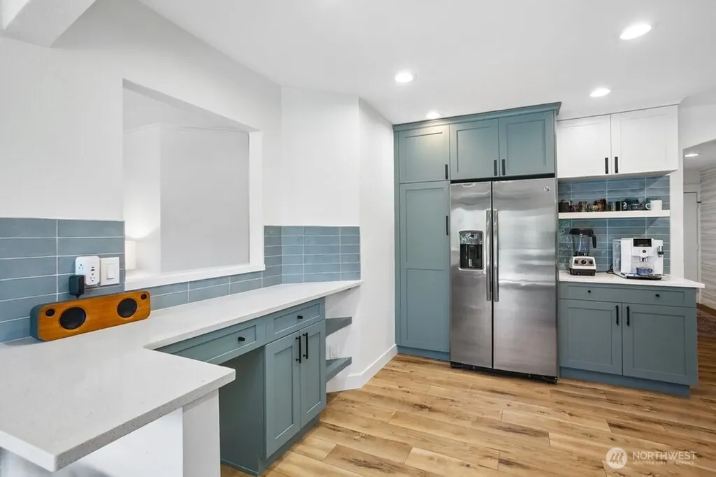 9715 NE Juanita Drive Kirkland WA 98034