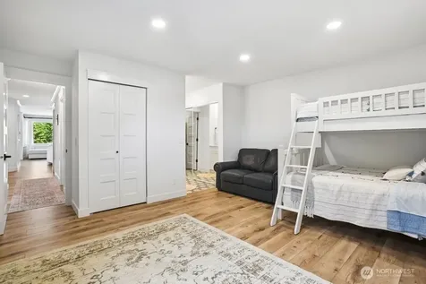 9715 NE Juanita Drive Kirkland WA 98034