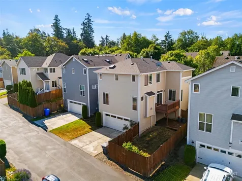 721 26th Avenue SW Puyallup WA 98373