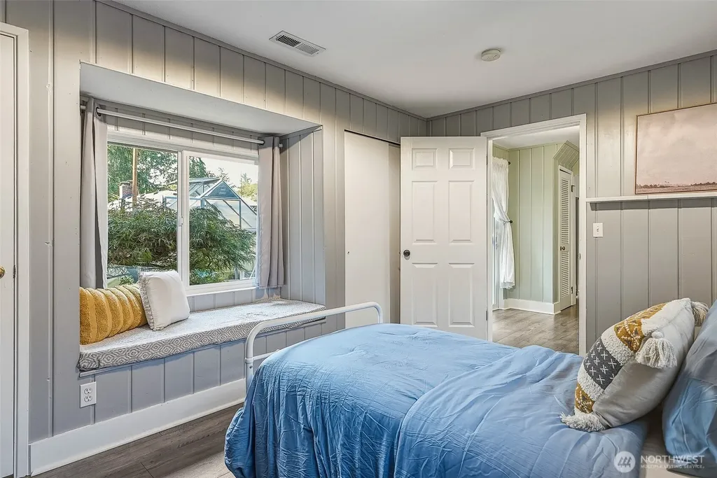 11350 28th Avenue NE Seattle WA 98125