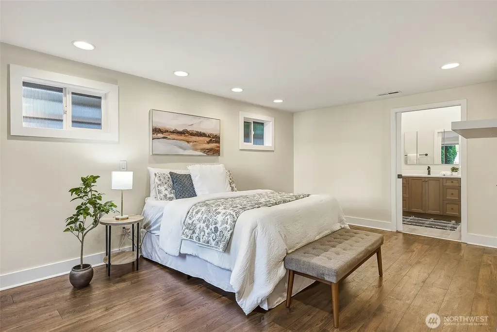 11350 28th Avenue NE Seattle WA 98125