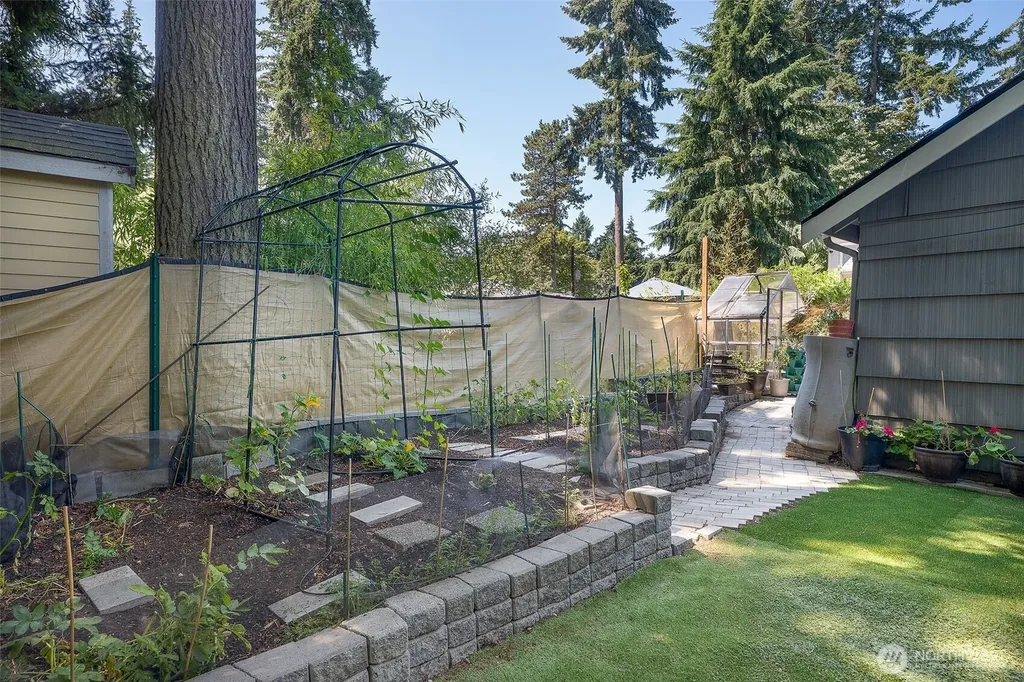11350 28th Avenue NE Seattle WA 98125