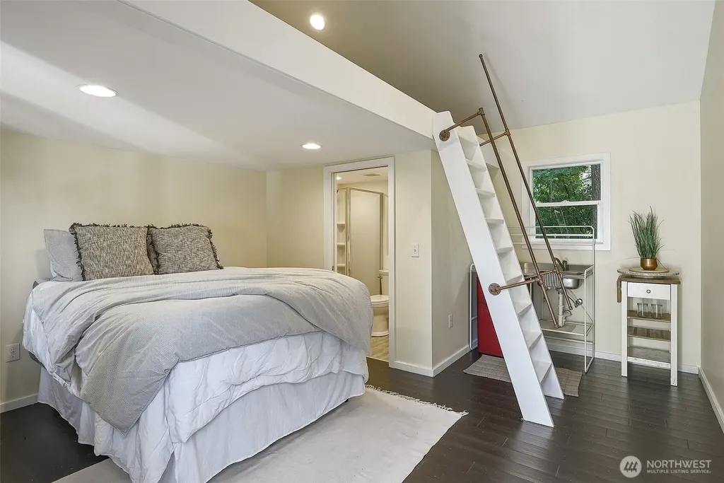 11350 28th Avenue NE Seattle WA 98125
