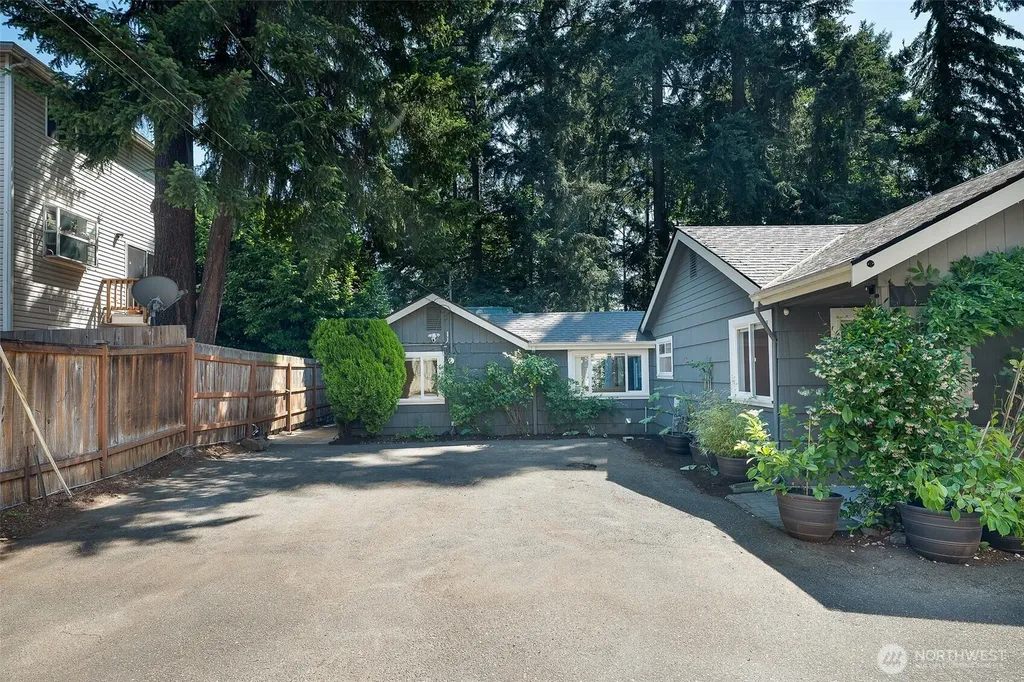 11350 28th Avenue NE Seattle WA 98125