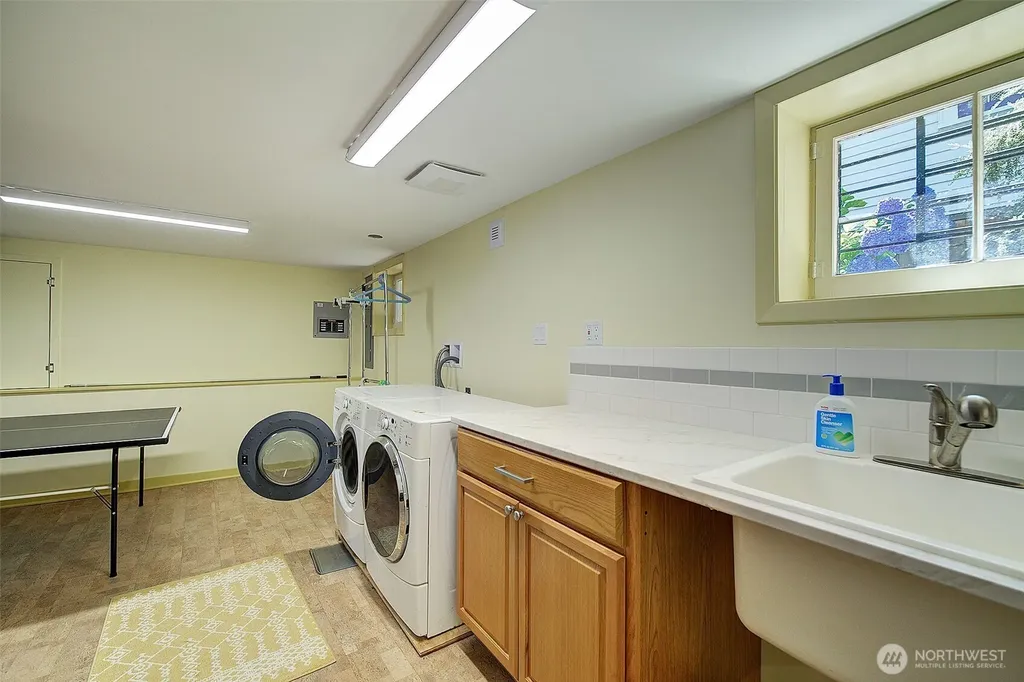 4655 Eastern Avenue N Seattle WA 98103