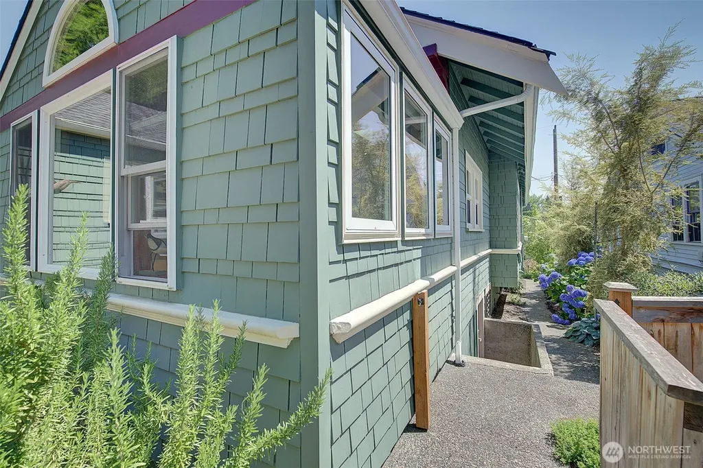 4655 Eastern Avenue N Seattle WA 98103