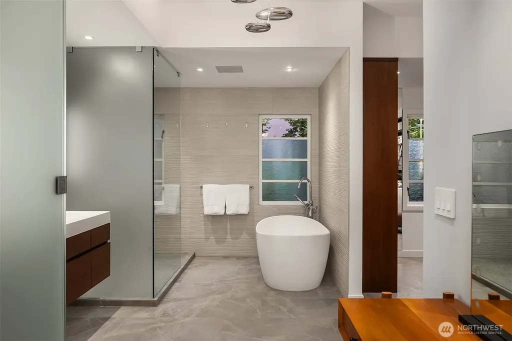 6340 NE Windermere Road Seattle WA 98105