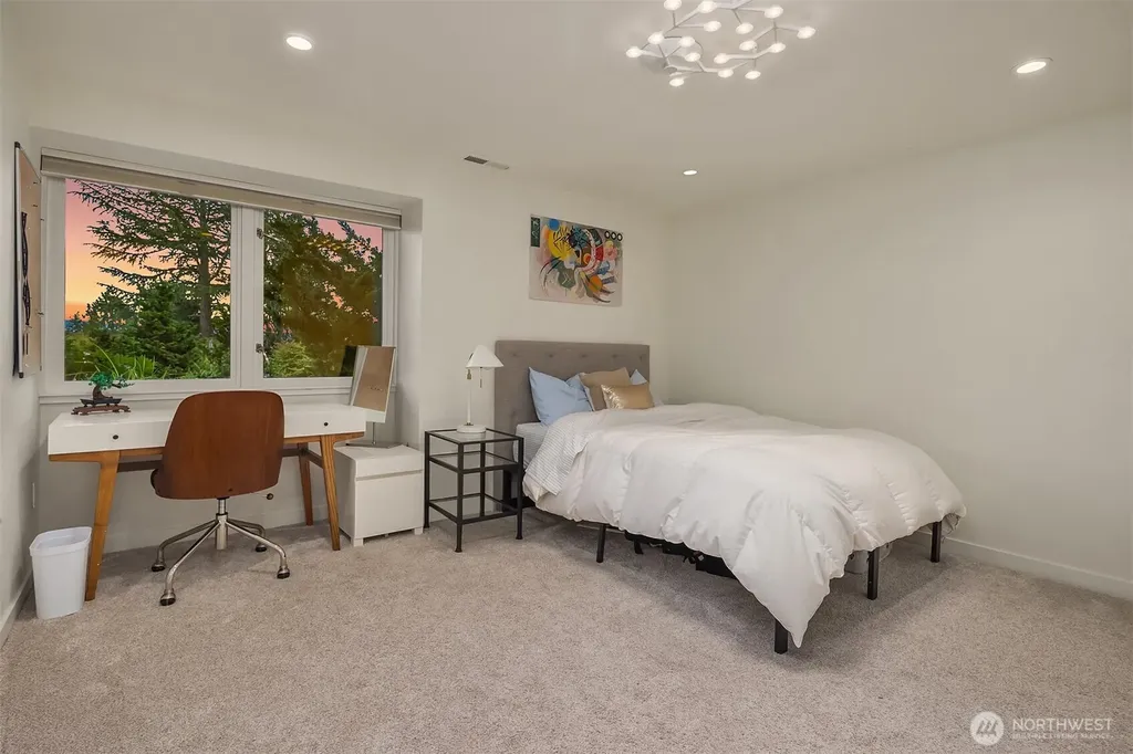 6340 NE Windermere Road Seattle WA 98105