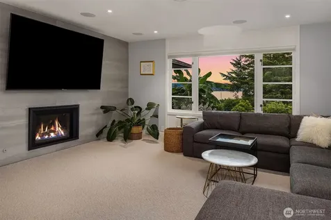 6340 NE Windermere Road Seattle WA 98105