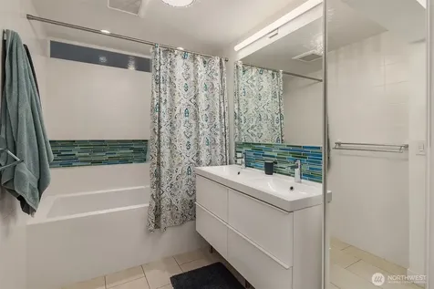 6340 NE Windermere Road Seattle WA 98105