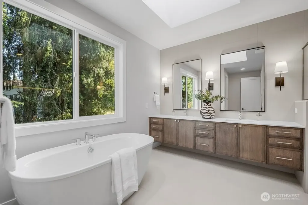 15516 NE 53rd Place Redmond WA 98052