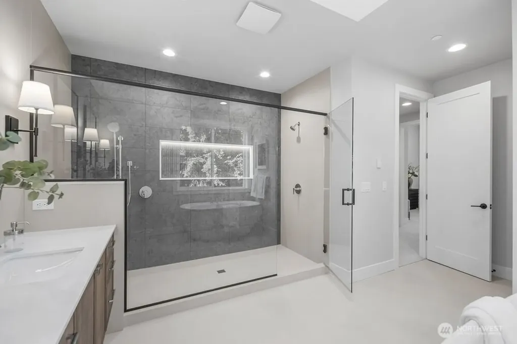 15516 NE 53rd Place Redmond WA 98052