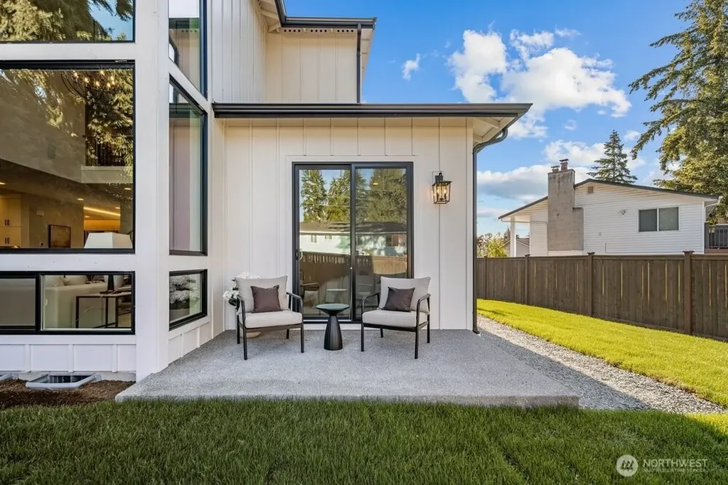 15516 NE 53rd Place Redmond WA 98052