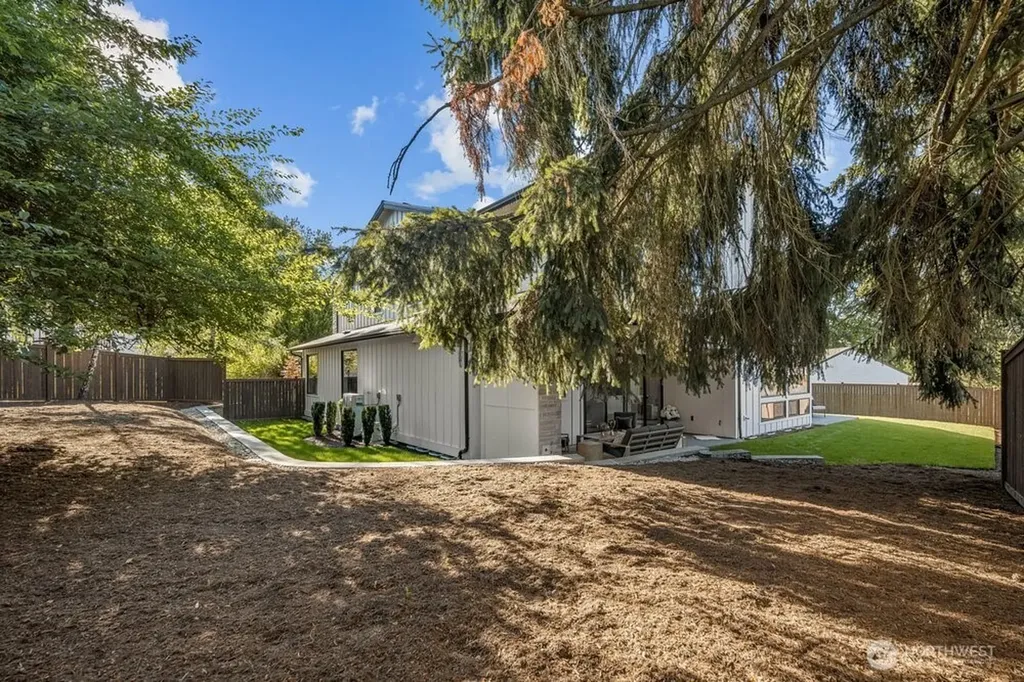 15516 NE 53rd Place Redmond WA 98052