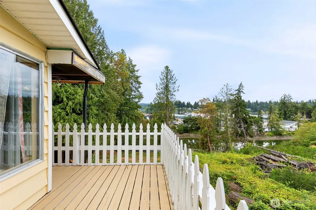 2722 Vincent Way NW Bremerton WA 98312