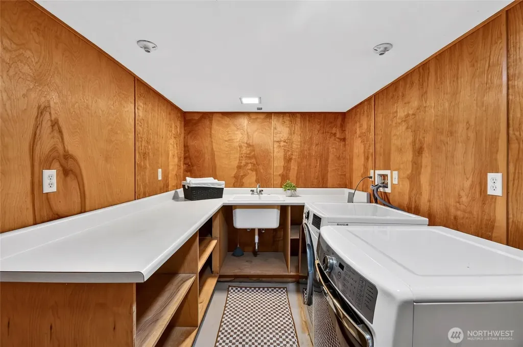 1318 76th Street Seattle WA 98103
